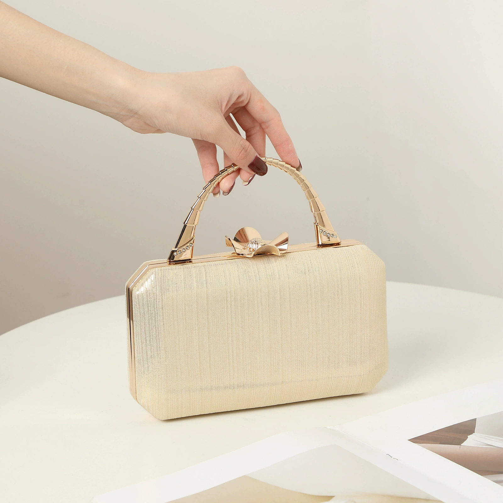 Клатч, цветочный high-end вечерний кошелёк с цепочкой через плечо, 20×4×12 см, золото/серебро