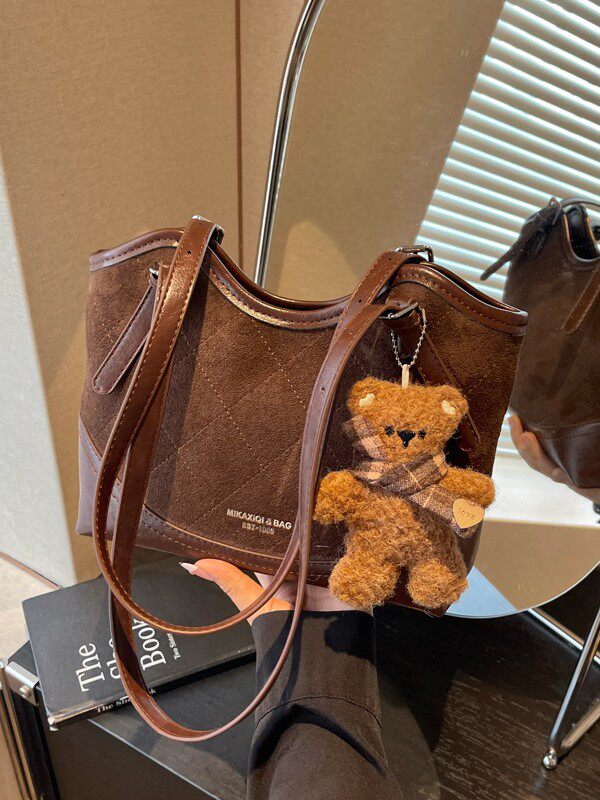 Túi tote nữ cỡ lớn dáng shopping, đeo vai và kẹp nách, chất liệu PU mềm, phong cách hiện đại — Màu cà phê Không có mặt dây chuyền, Màu nâu không có mặt dây chuyền, Rượu đỏ không có mặt dây chuyền, Đen không có mặt dây chuyền