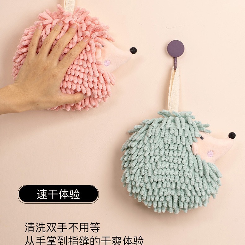 かわいいハリネズミシェニールは手ぬぐいを拭くことができます。|undefined
