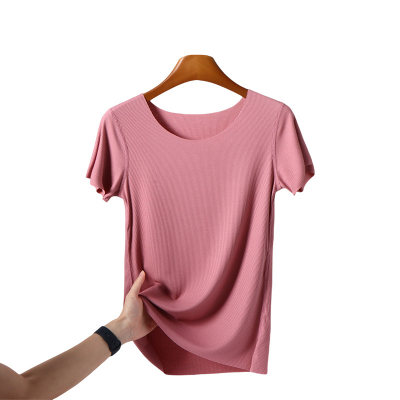 ネジのモーダルラウンドネック半袖tシャツを着ています。女性は夏にスリムに見えます。|undefined