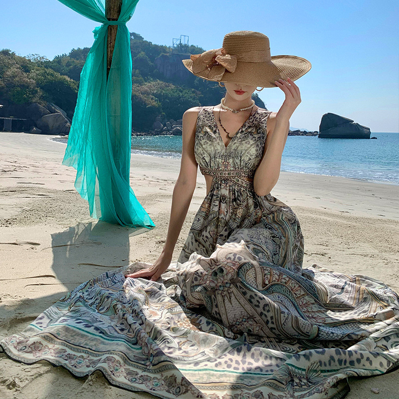 夏季新款整身定位裁片气质印花烫钻挂脖/吊带款长裙女