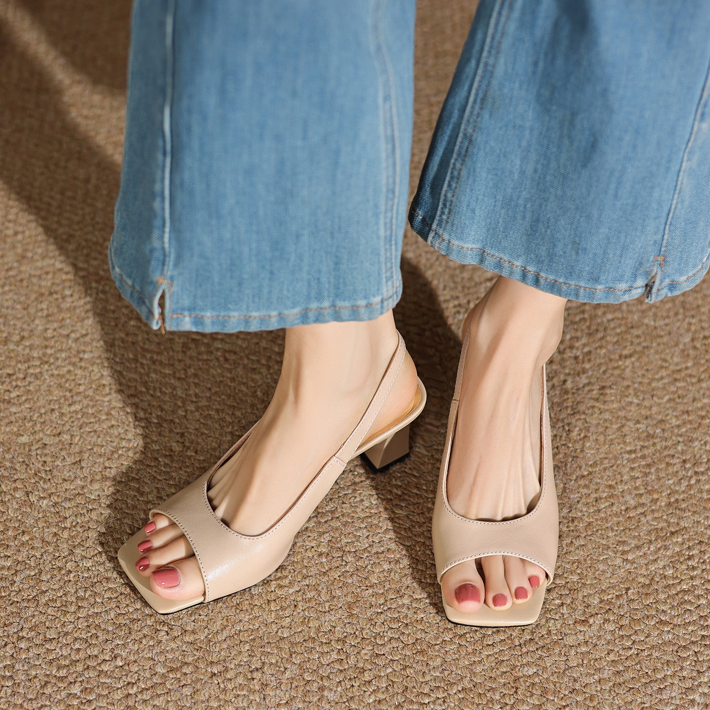 Sandal cao gót nữ mũi vuông hở ngón, quai ngang một dây, gót vuông ổn định — màu trắng ngà