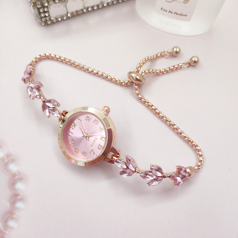 Round Dial Shape Casual Elegant Petal Magnet Buckle Quartz Women's Watches