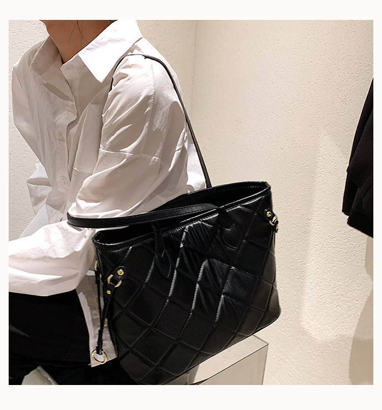 New Style Rhombus Shoulder Bag Trendy Fashion Portable Large Capacity Simple Tote Bag display picture 24