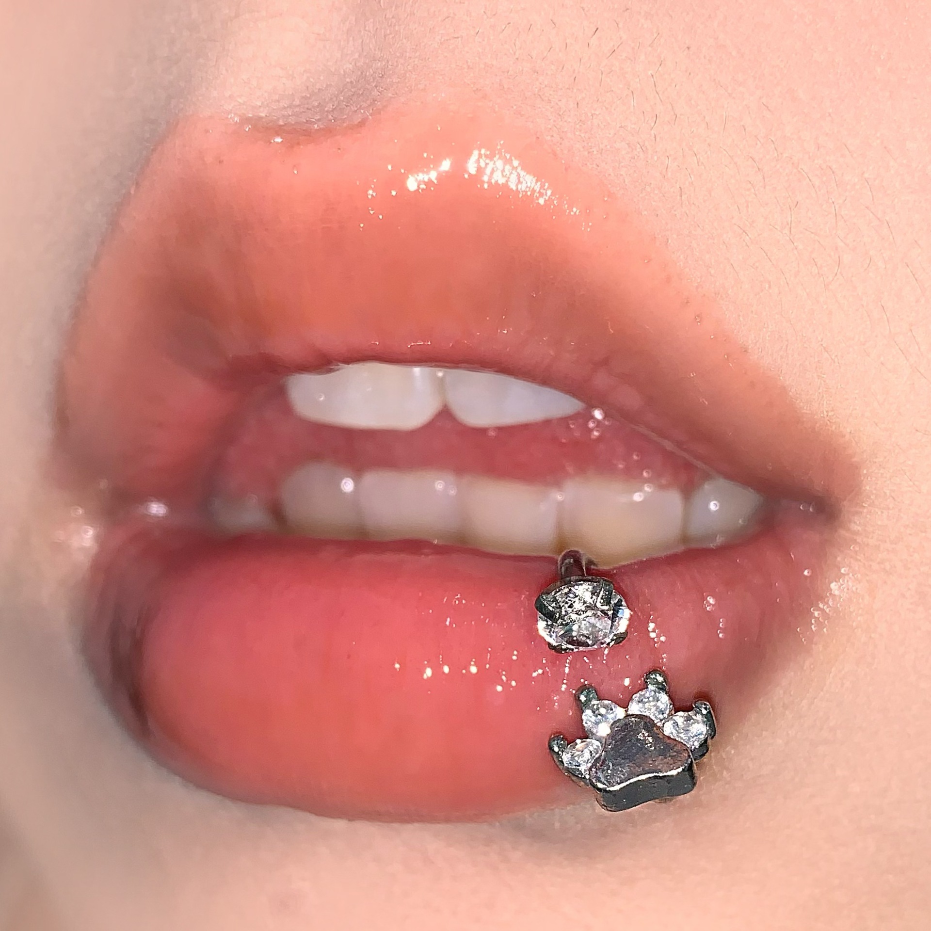 Silver pointed spike labret stud material detail