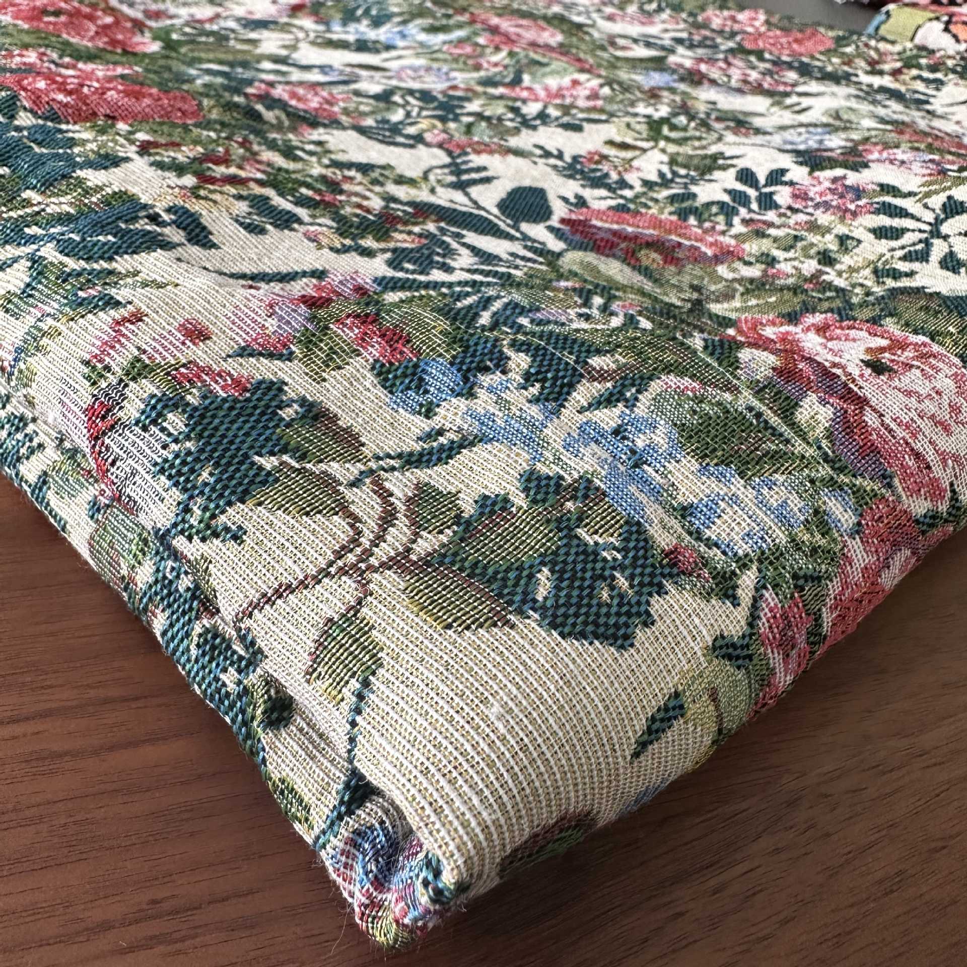 Nuevo estilo retro tela jacquard de alta precisión DIY mesa de mesa bandeja envuelta pecho zapatos superiores bolsa falda ropa de mujer