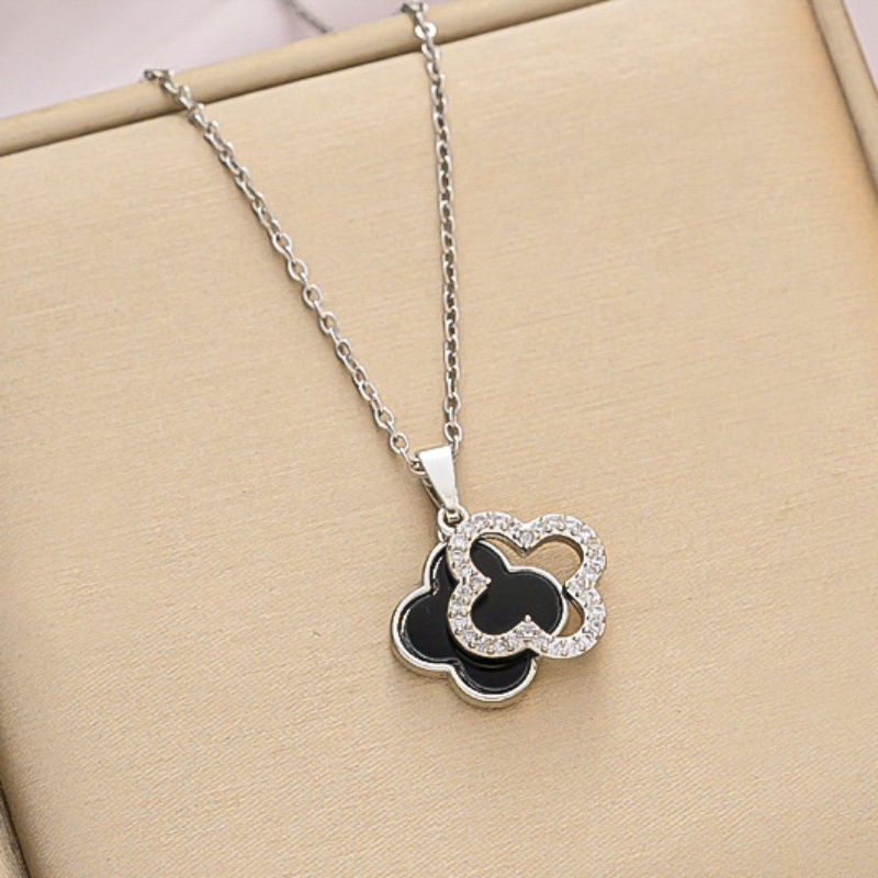 Collar de acero de titanio para mujeres simple y versátil estilo ligero de lujo nicho diseño de alta calidad no decoloración joyería de cadena de clavícula al por mayor