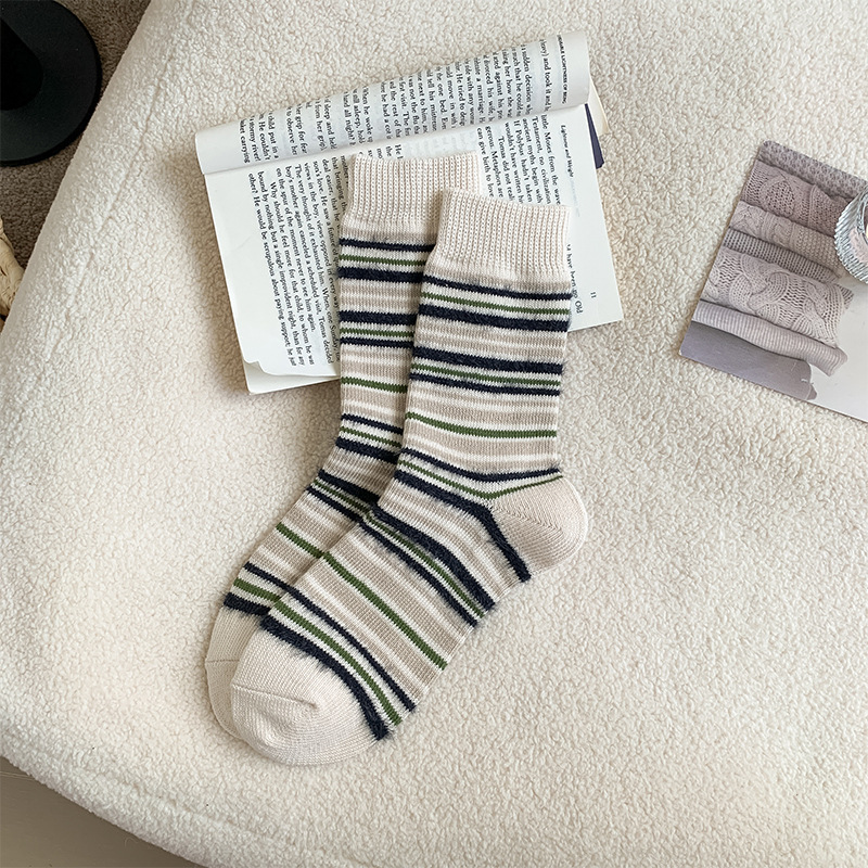 Calcetines de tendencia de invierno para mujeres calcetines estriadas de Dongdamen para mujeres calcetines de invierno y calcetines de pila para mujeres
