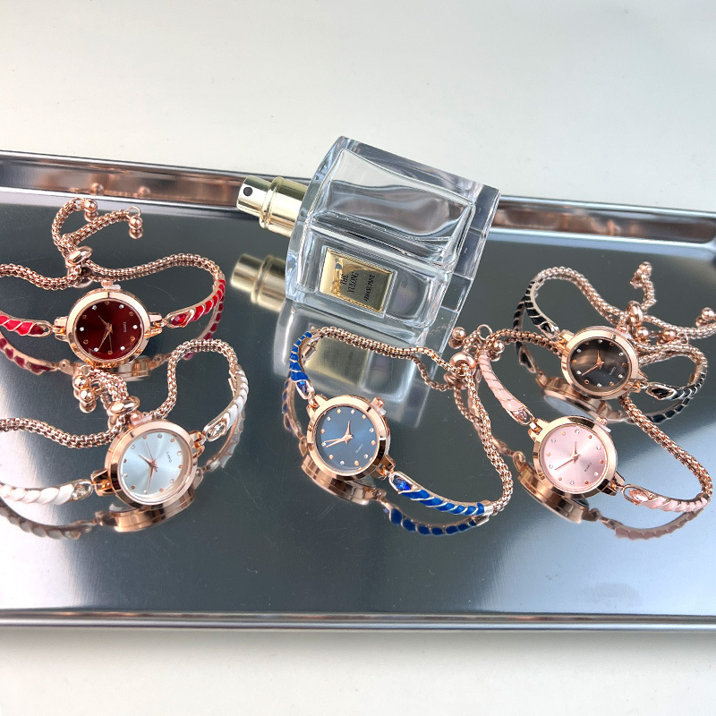 Nuovo orologio da donna con regolazione gratuita del braccialetto sottile al quarzo a goccia d'olio_voghion.com