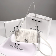香港代購白色包包女2023冬季新款仙女包時尚珍珠鏈條包斜挎褶皺包
