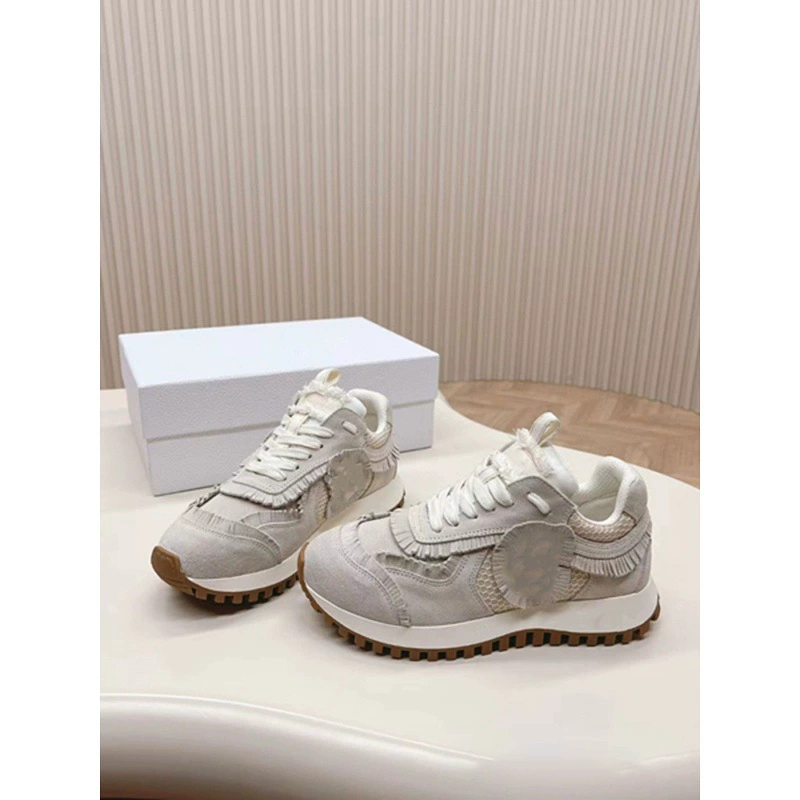 Европейские ретро кроссовки из натуральной кожи для женщин, замшевые кроссовки с кисточками, тренд 2025 года: новые повседневные спортивные кроссовки на толстой подошве.