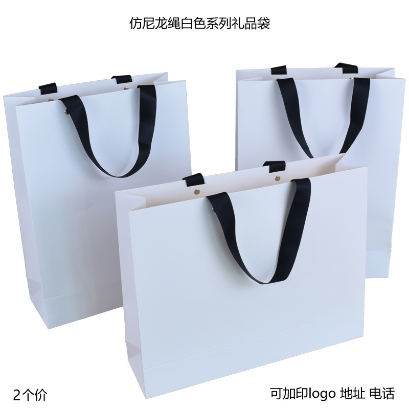 白色礼品纸袋铆钉仿尼龙绳包装袋服装袋螺纹带冬季衣服外装纸袋