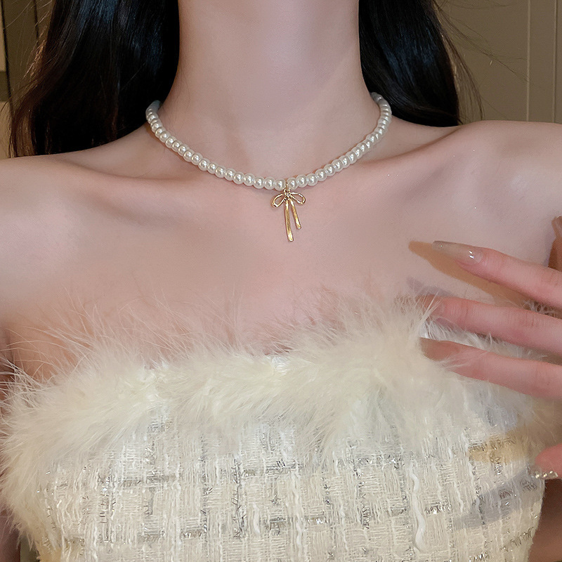 Collar de perlas con lazo de flor con cuentas francesas Elegante cadena de clavícula con sentido de alta gama retro ligero decoración de lujo femenino