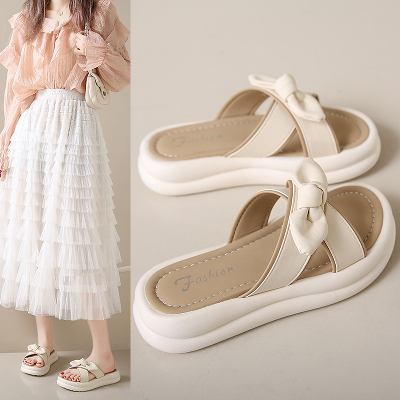 Fashionable slippers
