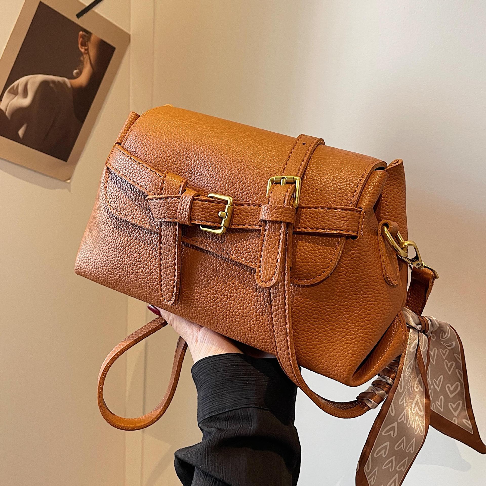 Designer minority women's 2023 new fashion quality shoulder and crossbody bag autumn and winter Korean style retro small square bag