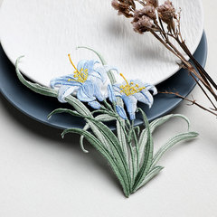 蘭の刺繍は漢服を貼って壁の布を包んで花の補助材料を刺繍します。