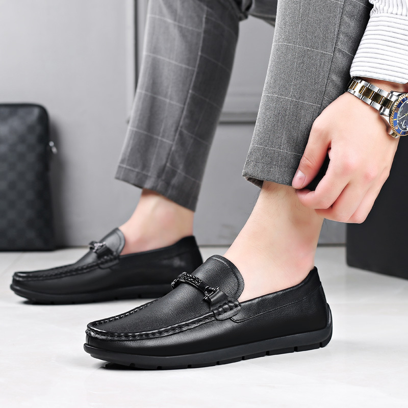 Nuevos zapatos de guisantes de piel de vaca de capa superior zapatos de cuero casuales de los hombres de conducción sin cordones zapatos de cuero genuino de los hombres europeos zapatos de papá suave
