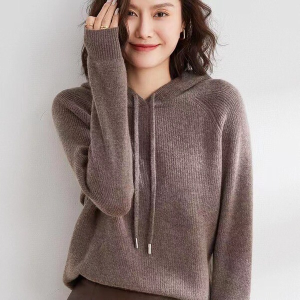 Knitted sweater with hood