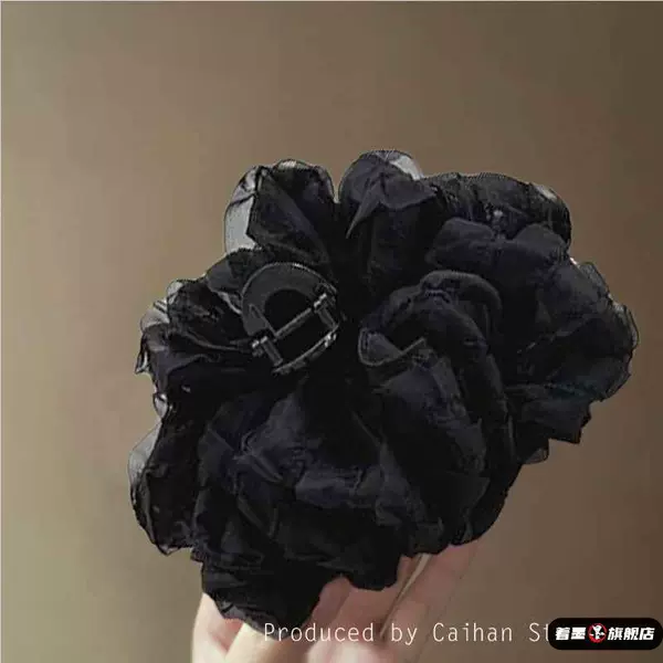 A black clip of lace bubble 13cm long