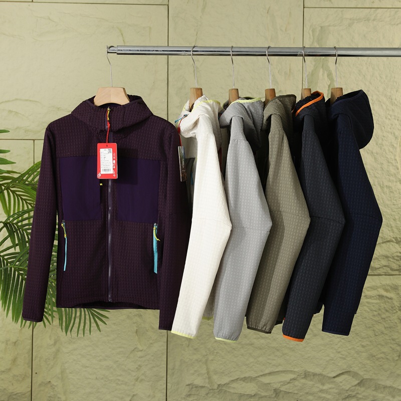 Can Be Worn by Couples! Men's and Women's Autumn and Winter Outdoor Hooded Checkered Long Plush Warm Velvet Contrasting Color Splicing Jacket Soft Shell Jacket