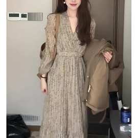 2025秋装新款法式温柔风长袖碎花雪纺连衣裙气质名媛显瘦v领长裙