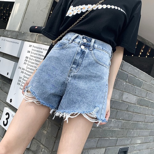 Wide-leg hot pants for women: high-waisted, distressed, slimming, loose-fit, versatile, light-colored, raw-edge denim shorts—perfect for summer!