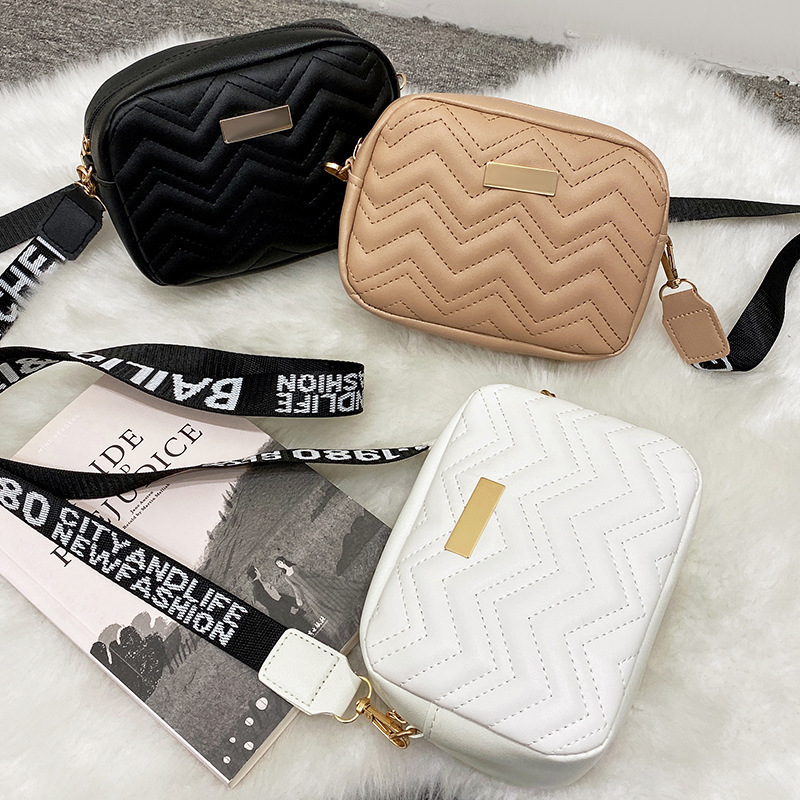 Impresión de cinturón de hombro bolsos de mochila2024 bolsos de mujeres bolsos de comercio exterior bolsos de bordado ondulados de mujeres coreanas
