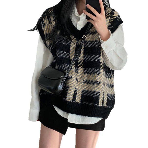 Retro knitted autumn demi-season vest