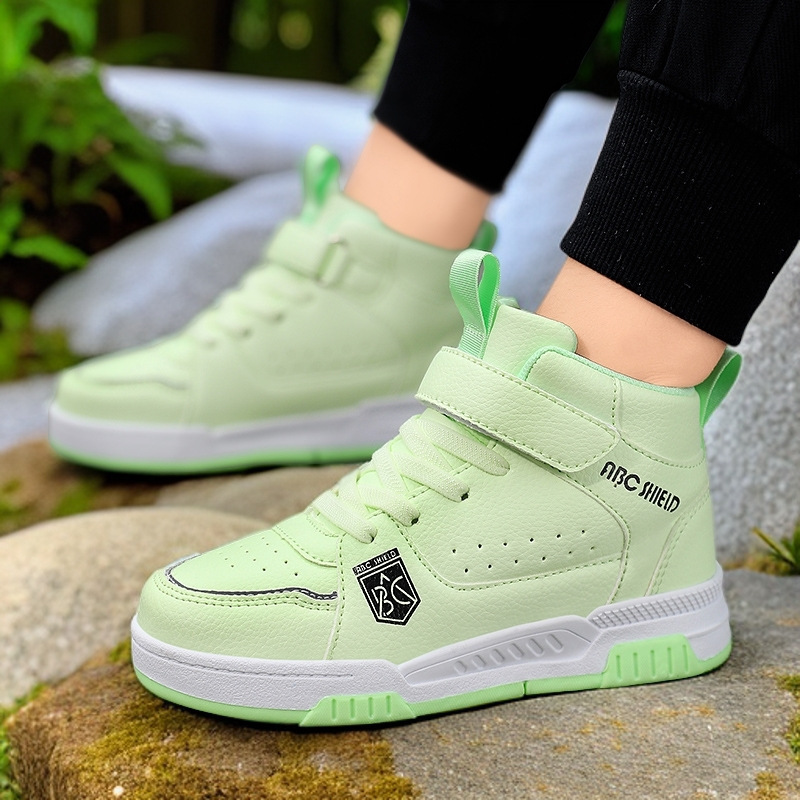 Cross-border 2025 otoño nuevo niño de mediano tamaño zapatos de skate para estudiantes de alta altura zapatos deportivos de cuero antideslizantes impermeables para niños