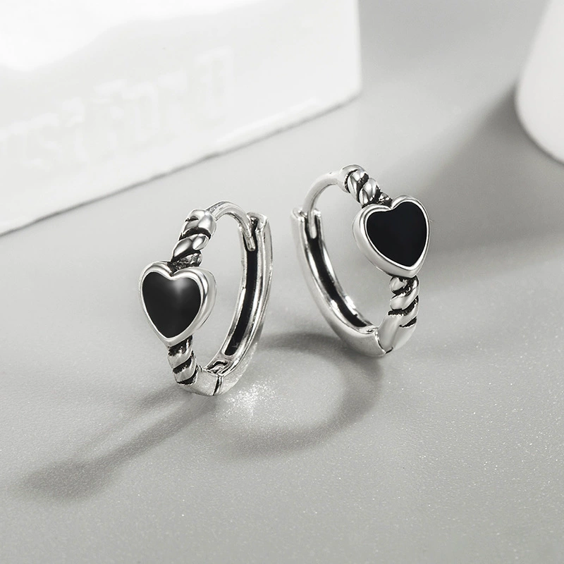 Small design retro earrings, trend of season