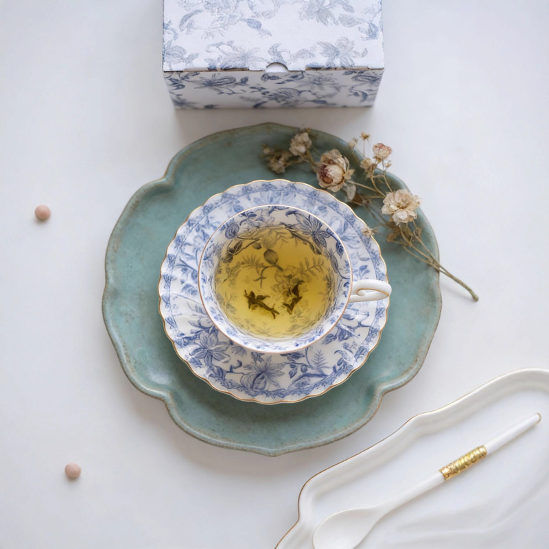 Nikko Sunlight Blue Onion Pattern Bone China Cup and Saucer Set Retro Gold-Embossed Vintage Underglaze Color