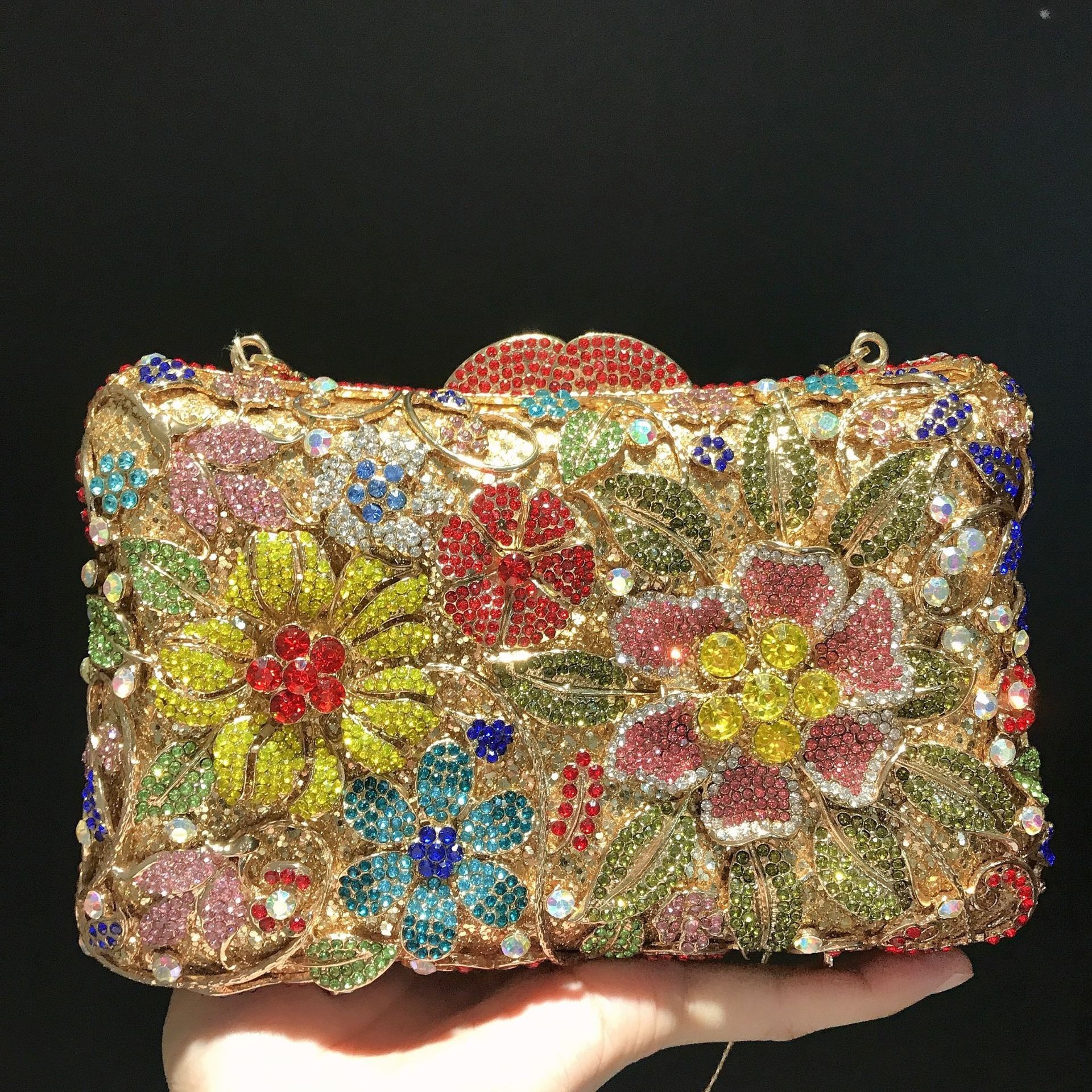 Nuevo paquete de cena de moda transfronteriza bolsas tridimensionales bolsas de mano de taladro europeo y americano nuevo embrague de aleación pastel