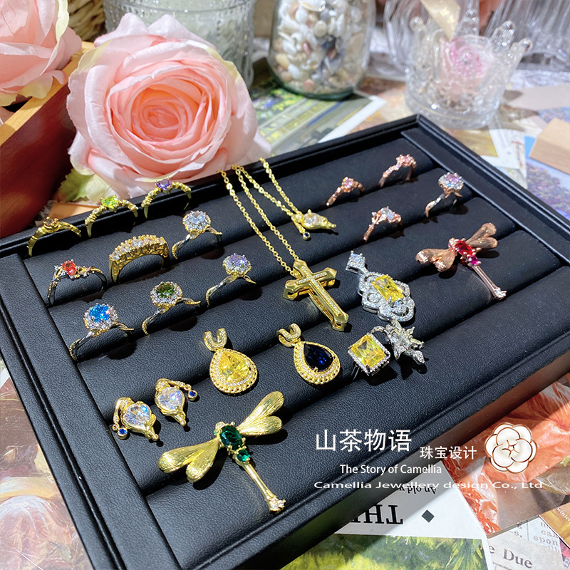 山茶珠宝时尚高档浪漫法式金黄钻吊坠 镀金小巧璀璨捧花彩宝指环