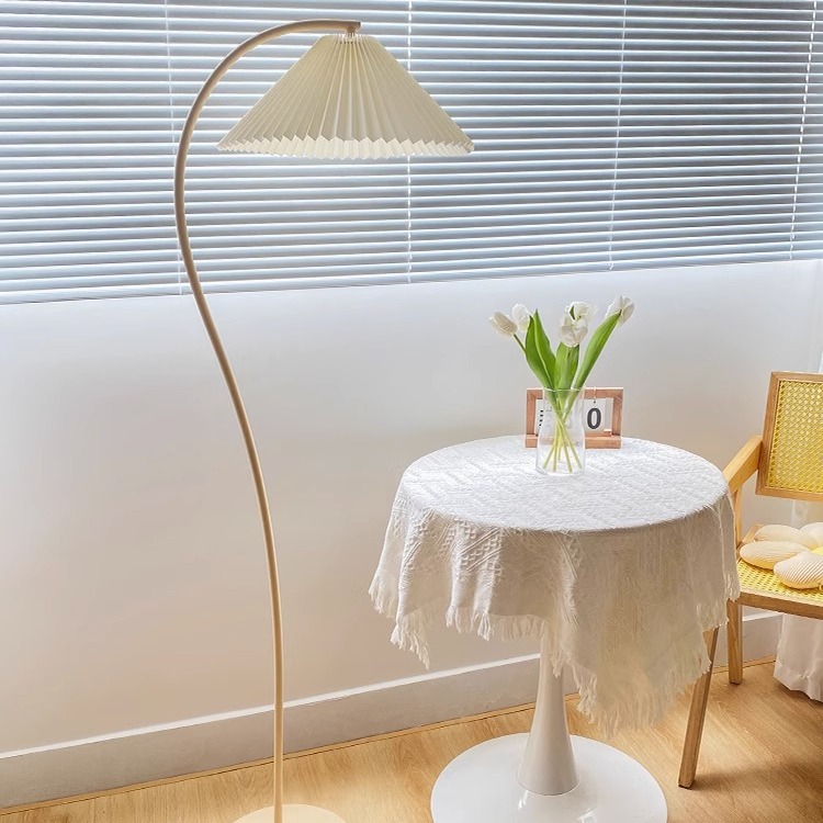 Cream Style Living Room Sofa Side Floor Lamp 2023 New French Style Bedroom Pleated Atmosphere Lamp Internet Celebrity Vertical Table Lamp