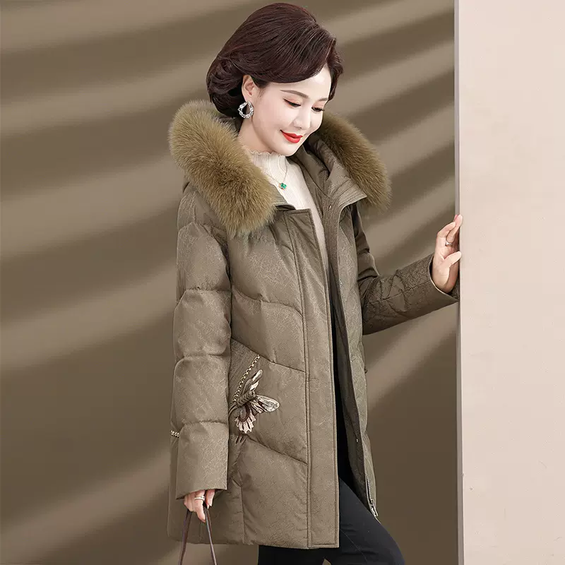 新款羽绒服妈妈冬装中老年女装绣花90鸭绒服中长款大毛领外套批发
