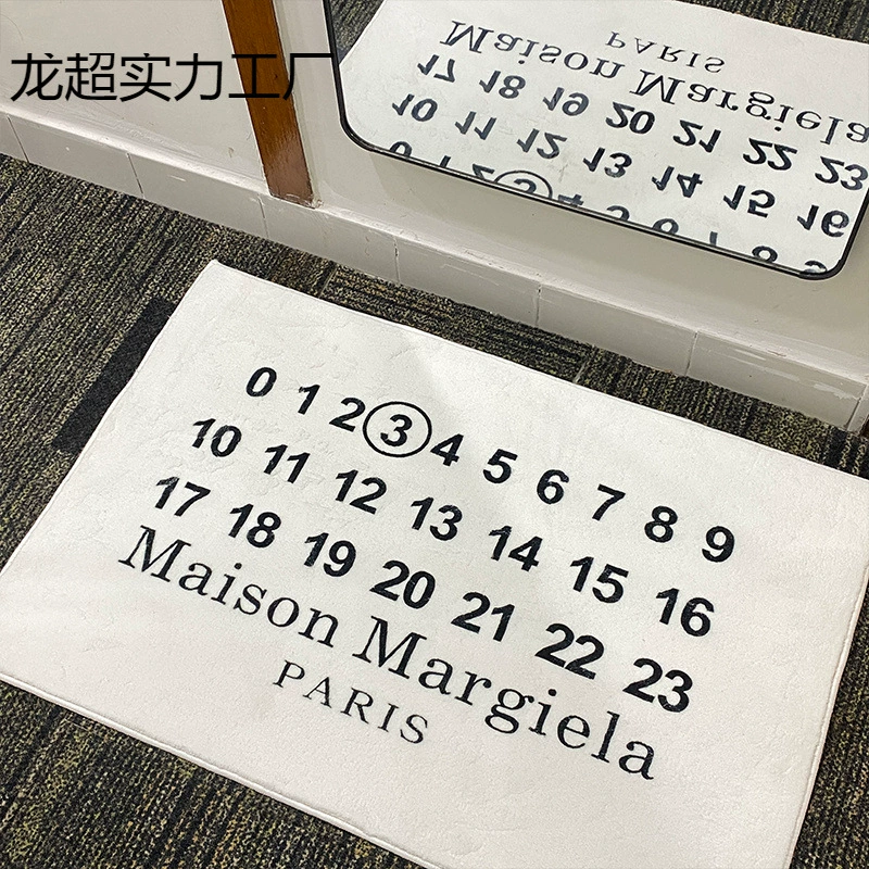 Ковёр (MAISON Margiela) белый с логотипом, кашемир или искусственный мех, размеры 50–120 см для спальни и гостиной