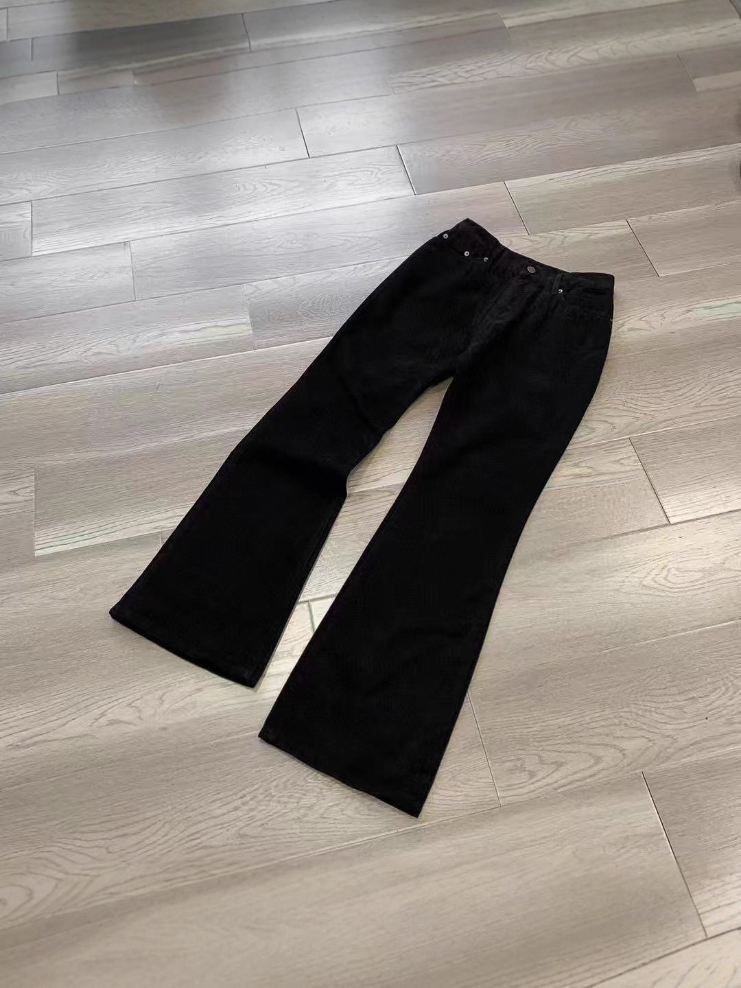 Qadın üçün yuyulmuş qara cins şalvar, bootcut kəsik