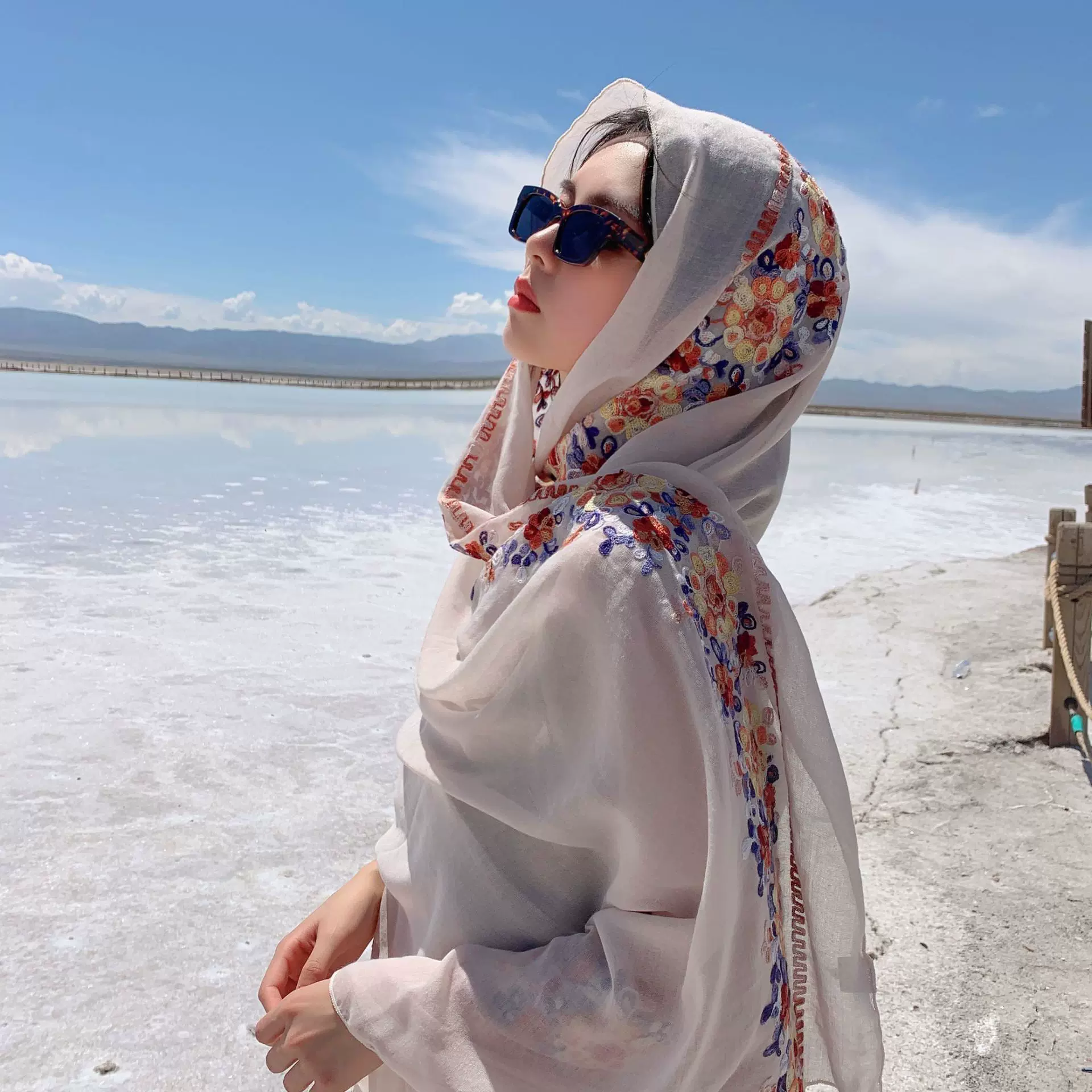 波西米亚风户外海滩沙滩巾防晒披肩女围巾拍照刺绣民族风旅游丝巾