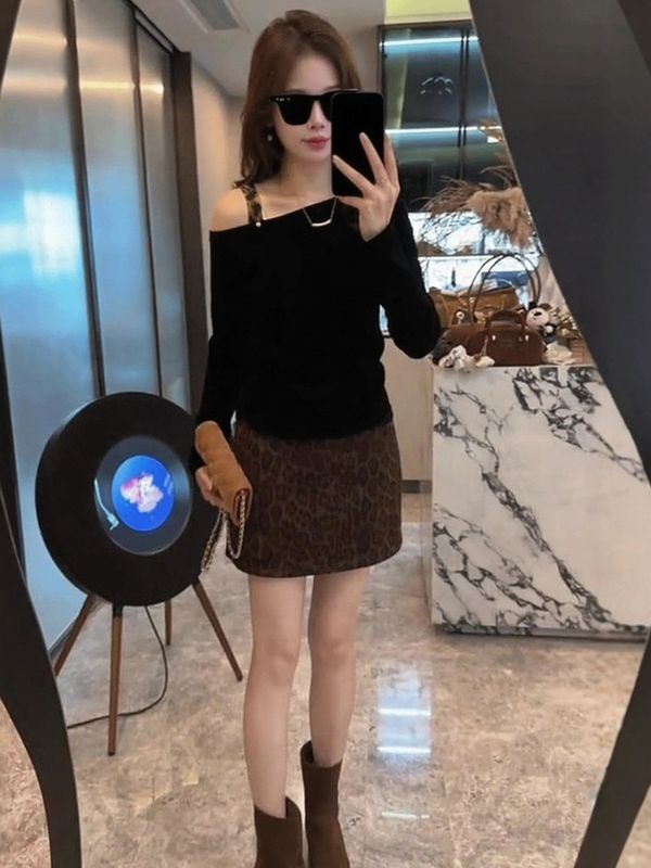 早秋穿搭丝绒豹纹肩带长袖t恤女2025新款爆款巨好看打底斜肩上衣|undefined