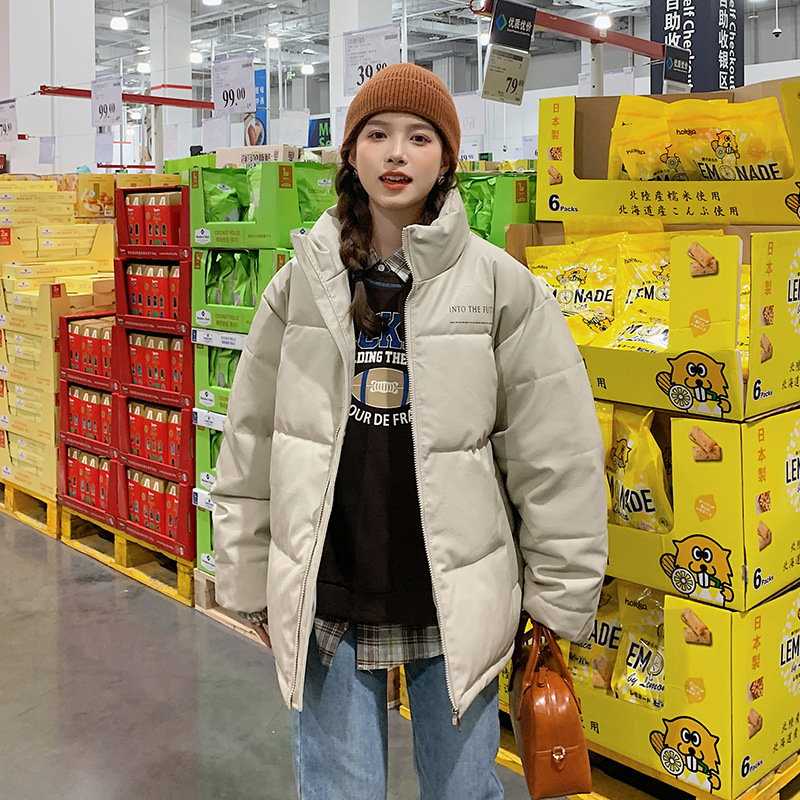 Ropa de algodón mujer 2023 nuevo estilo coreano suelto ropa de pan estudiantil gruesa tela PU letras chaqueta de algodón chaqueta de invierno image 8
