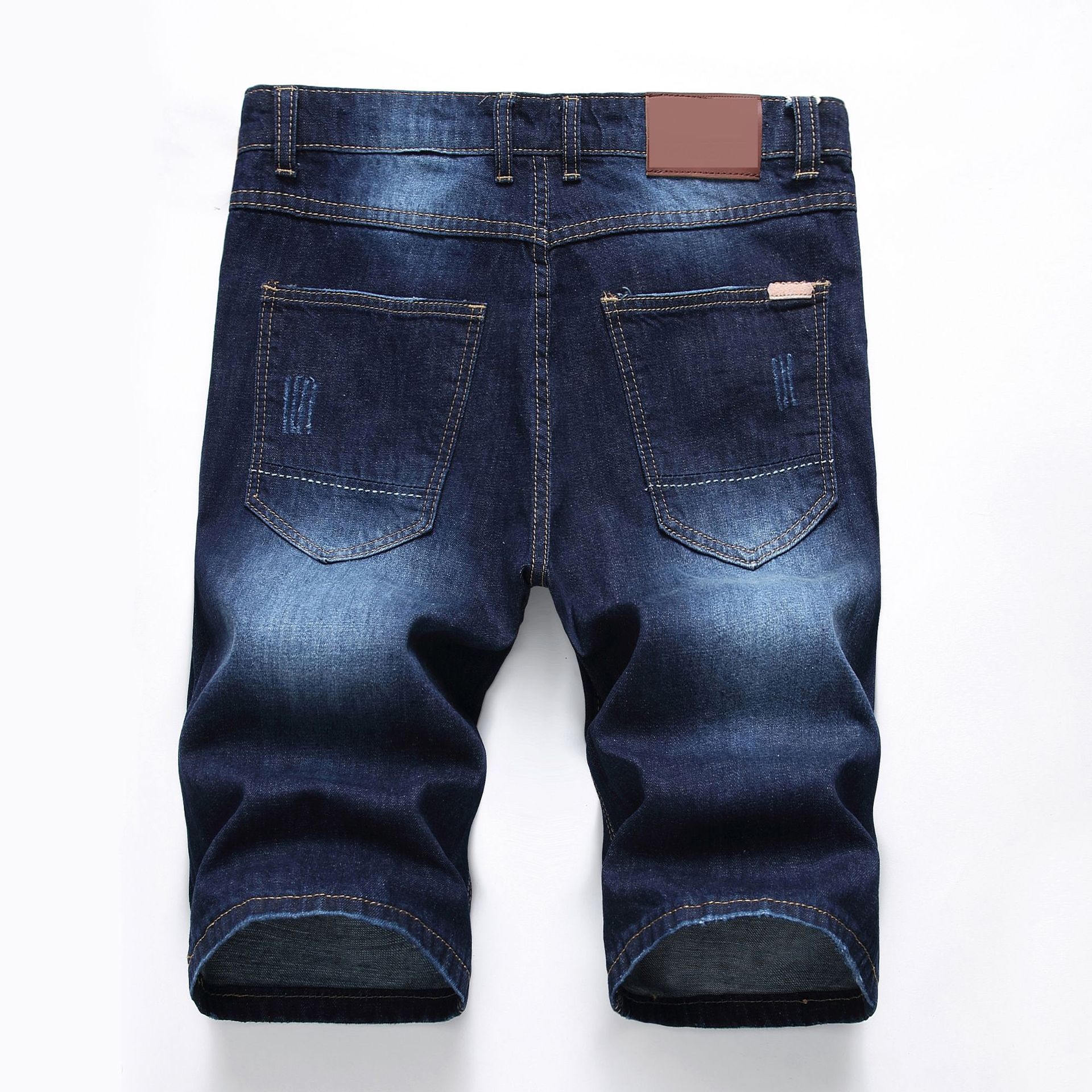 Pantaloncini estivi da uomo in denim di cotone strappato e forato, di colore chiaro, di media lunghezza, aderenti_voghion.com