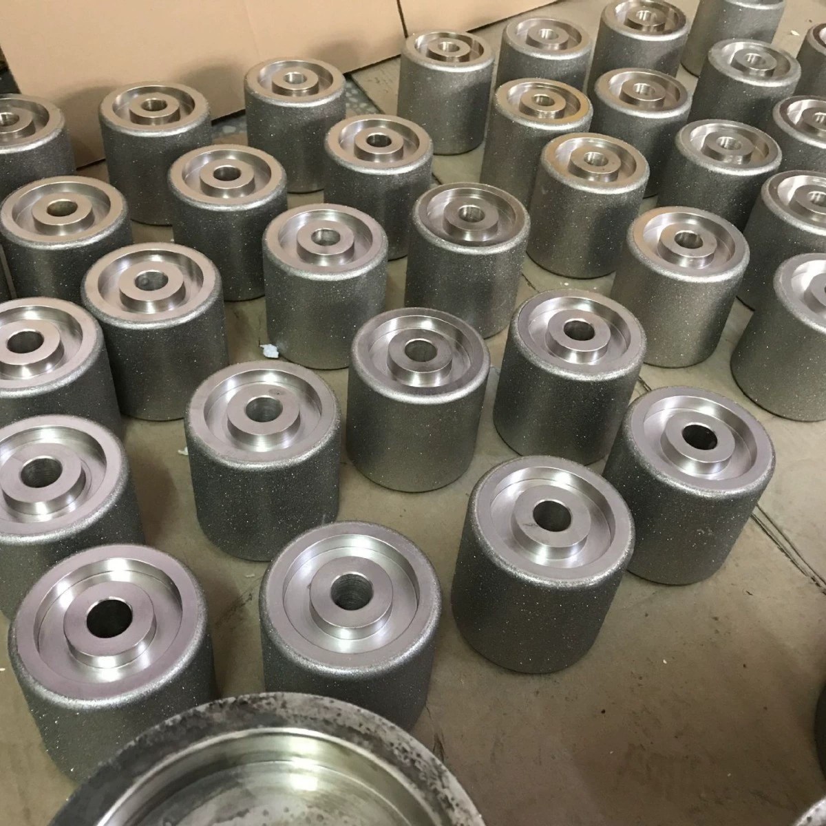 Эмери шлифовальный шлифовальный круг шлифовальный железный пруток машина, поддерживающая формовочный шлифовальный круг, равномерно износостойкий