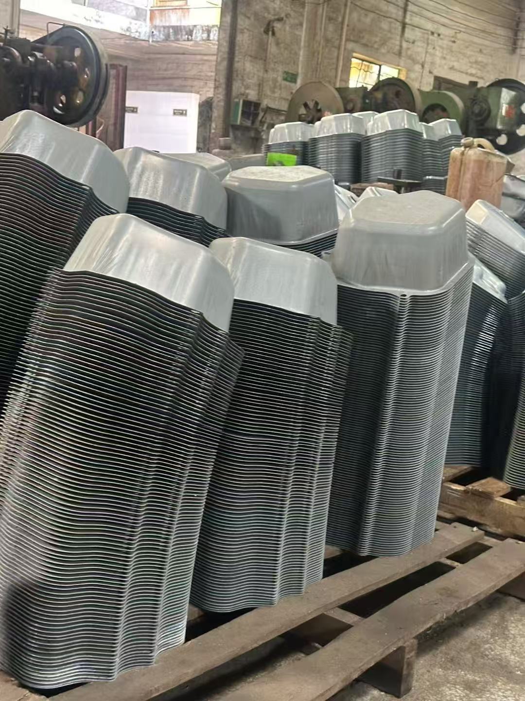 Factory Direct Sales of Export Products with High Quality and Favorable Prices: Motorcycle Fuel Tanks, Women's Scooter Fuel Tanks, Gy6/125