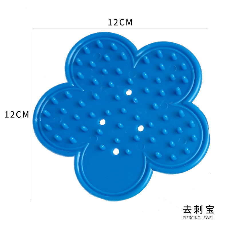花屋の材料の花の花束を包装して手作りのdiyバラの花を刺します。