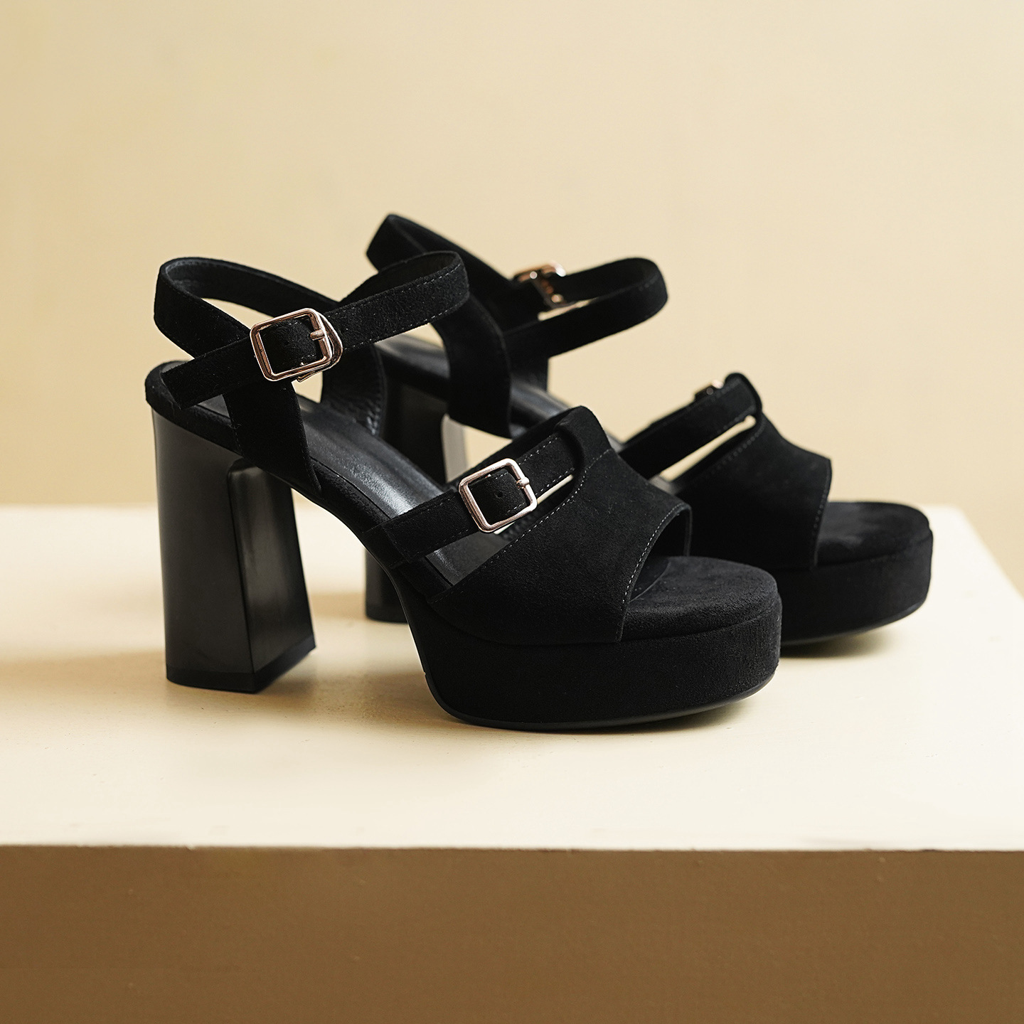 Sandal cao gót nữ hở mũi quai ngang khóa gót 11 cm — Da bò trắng gạo chi tiết 14
