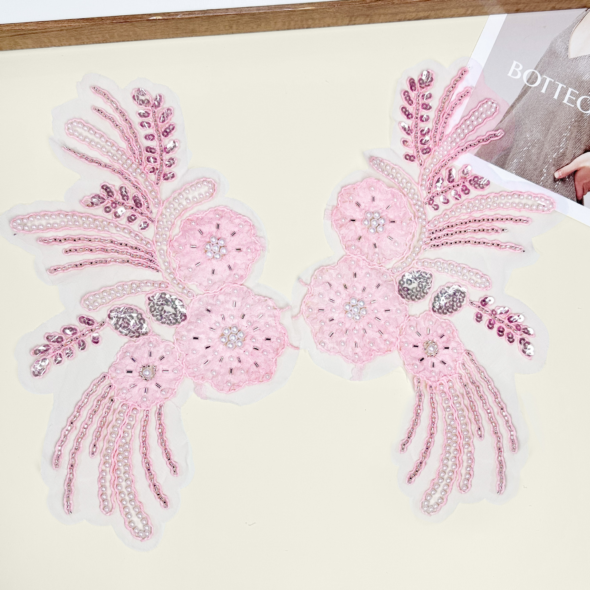 Vestido de boda cheongsam accesorios de decoración hechos a mano perlas flor parches de ropa de alta gama accesorios DIY 2026 nuevos al por mayor