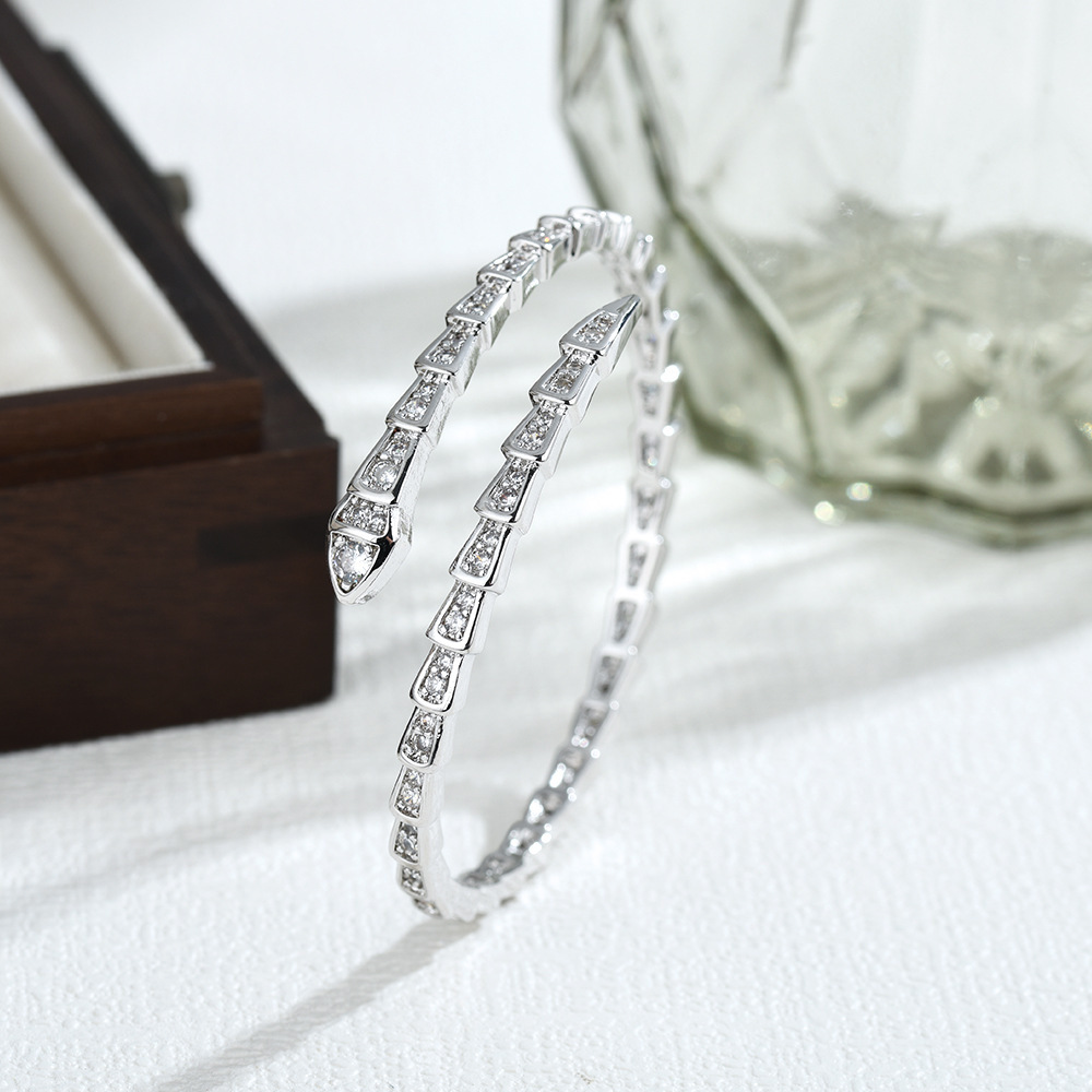 Estilo europeo y americano transfronterizo nueva pulsera de serpiente de doble cabeza de diamante con microincrustaciones de circón, diseño de nicho femenino, pulsera de apertura de lujo ligera