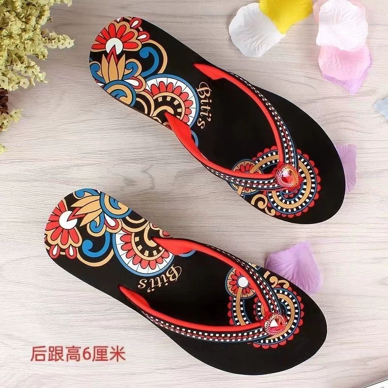 Тапочки женские вьетнамские женские летние с толстой подошвой склон с противоскользящими пляжными прослоенными женскими тапочками