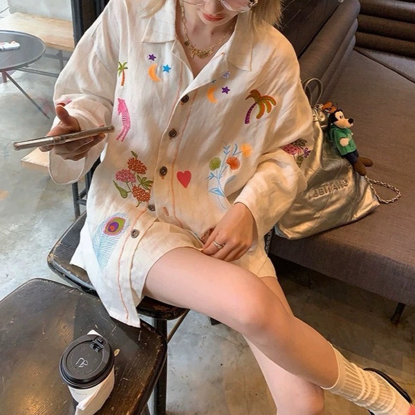 White spring summer retro design shirt