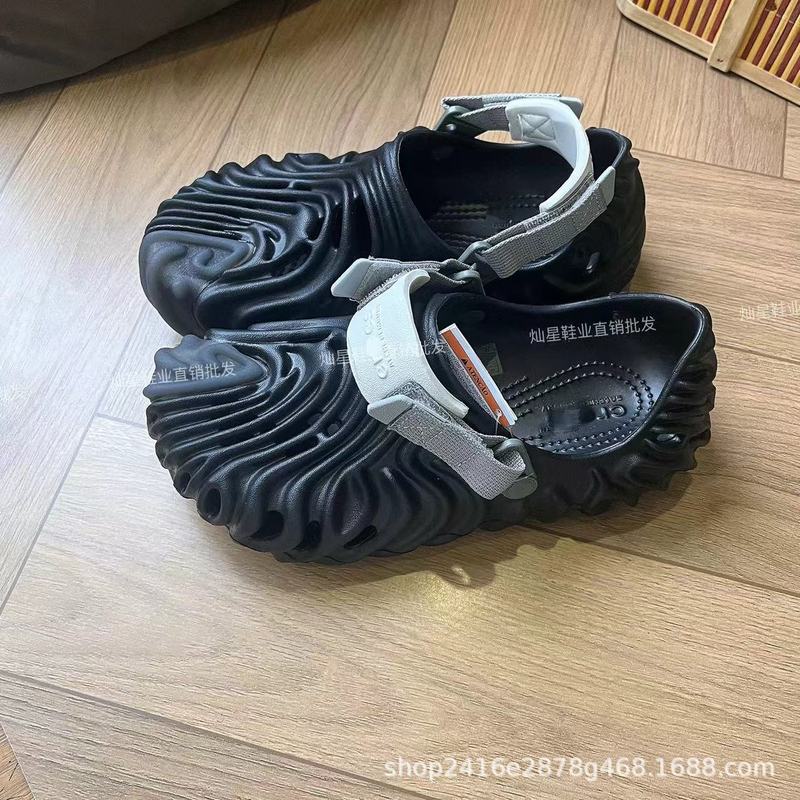Cross New Hole Shoes Co-brand Wading Shoes Fingerprint Men's and Women's Coconut Trendy Shoes Casual Baotou Sandals and Slippers for Outer Wear
